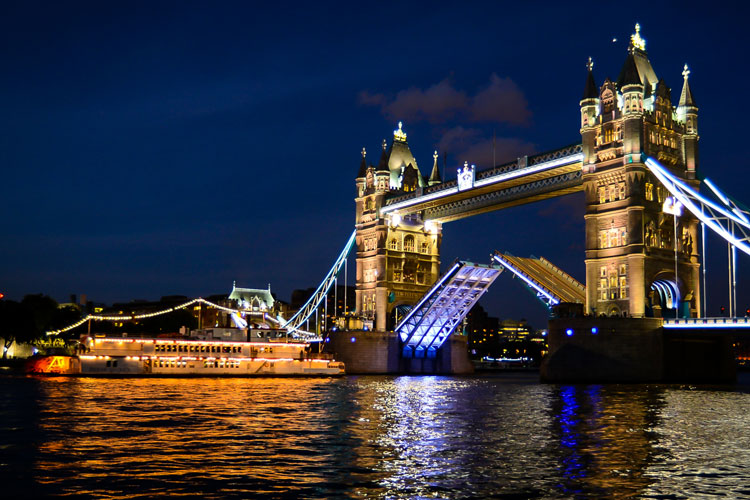 thames luxury charters dixie queen tower bridge night