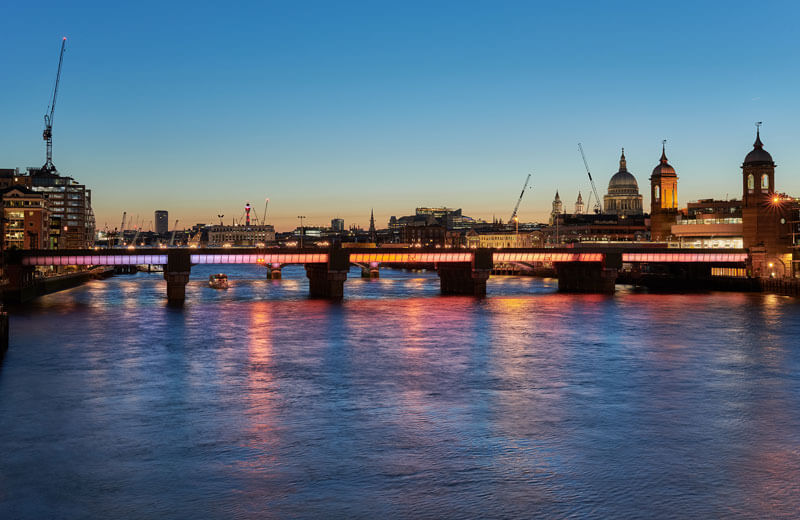 illuminated river cannon street bridge